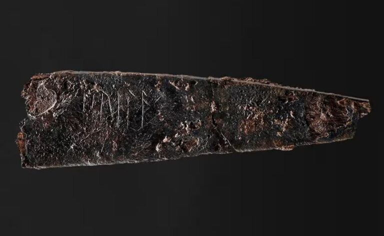 Rune na nožu