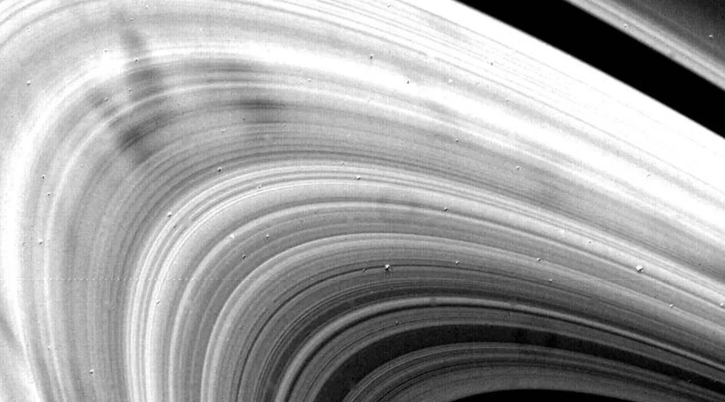 Tajanstvene tamne mrlje uočene na Saturnovim prstenima