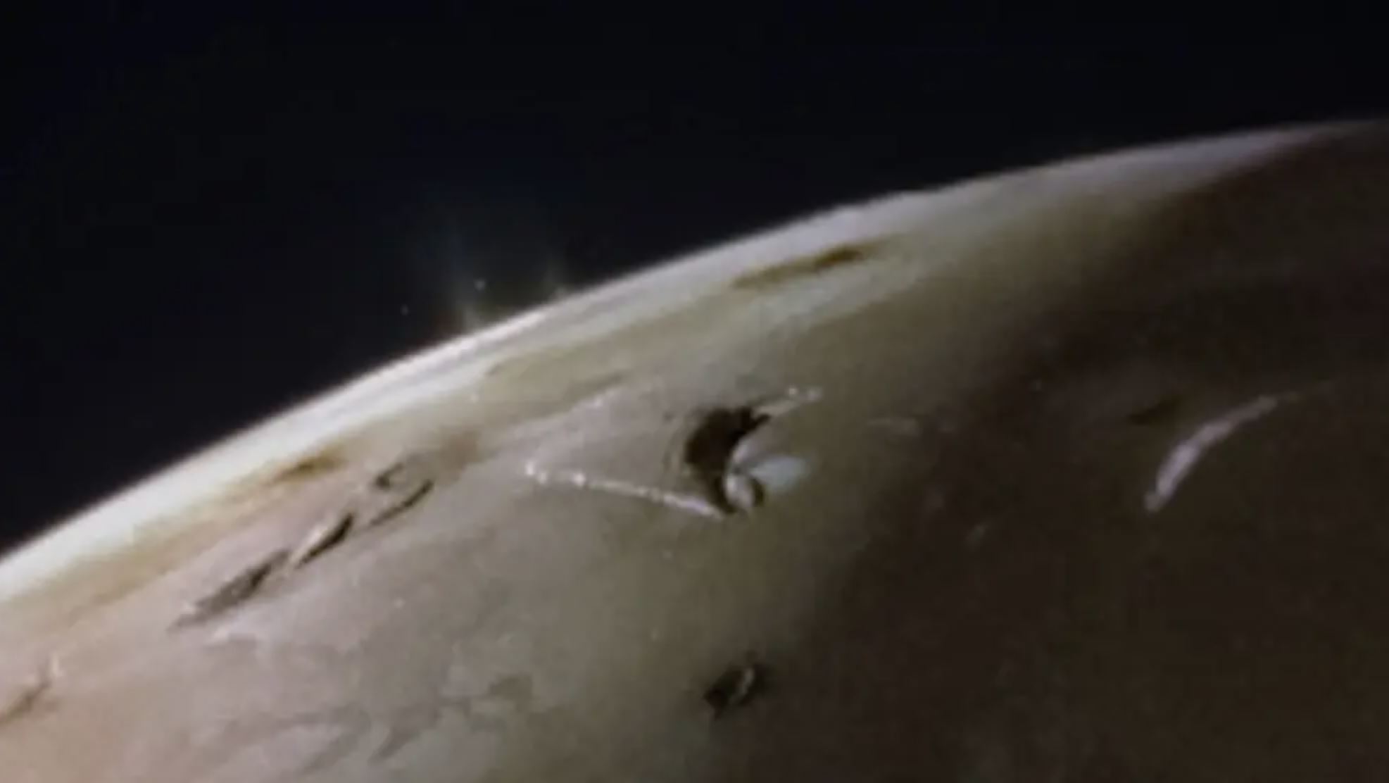 Juno se toliko približio mjesecu Iji da se vide vulkanske erupcije