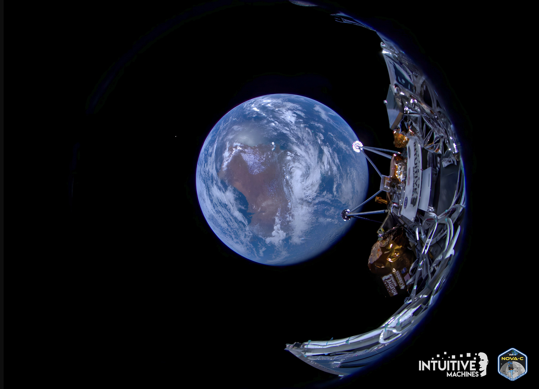Fotografija koja prikazuje NOVA-C lander i Zemlju u pozadini. Zasluge: X/Intuitive Machines.