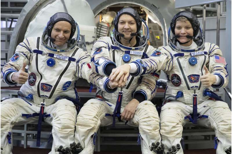 Slijeva: CSA astronaut David Saint Jacques, ruski kozmonaut Oleg Kononenko i američka astronautkinja Anne McClain. AP.
