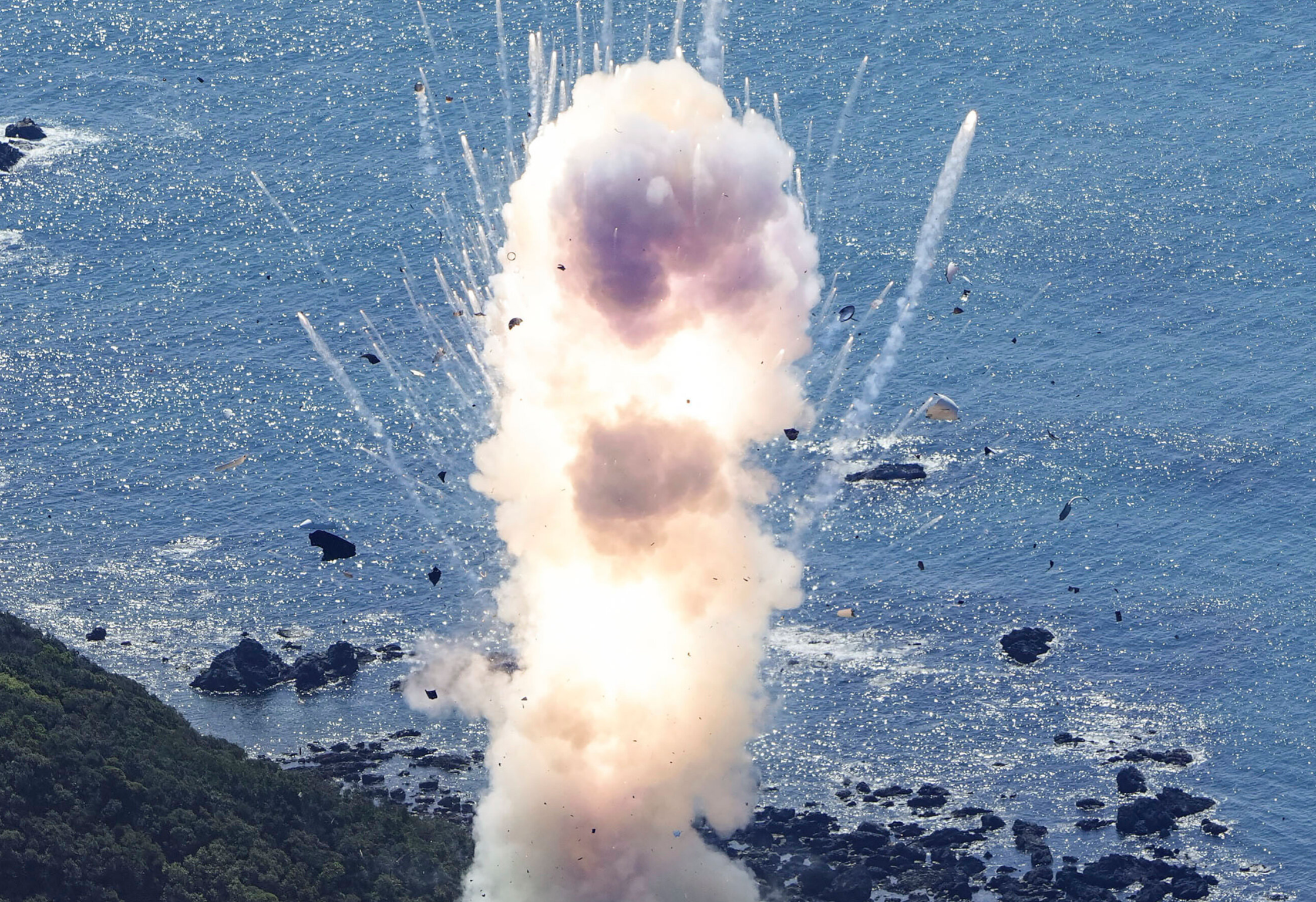 Raketa Kairos tvrtke Space One eksplodira nakon polijetanja s lansirne rampe u Kushimotu, prefektura Wakayama, zapadni Japan, u srijedu, 13. ožujka 2024. Zasluge: Kyodo News.