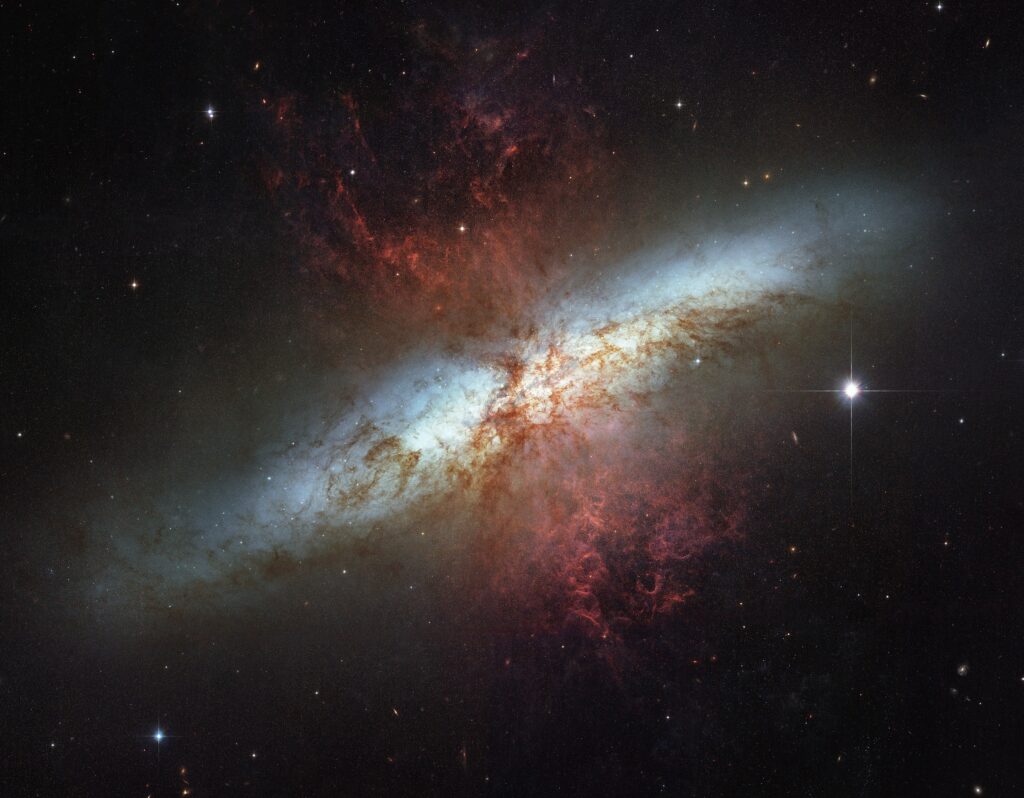 Fotografija galaksije M82. Zasluge: Svemirski teleskop Hubble.