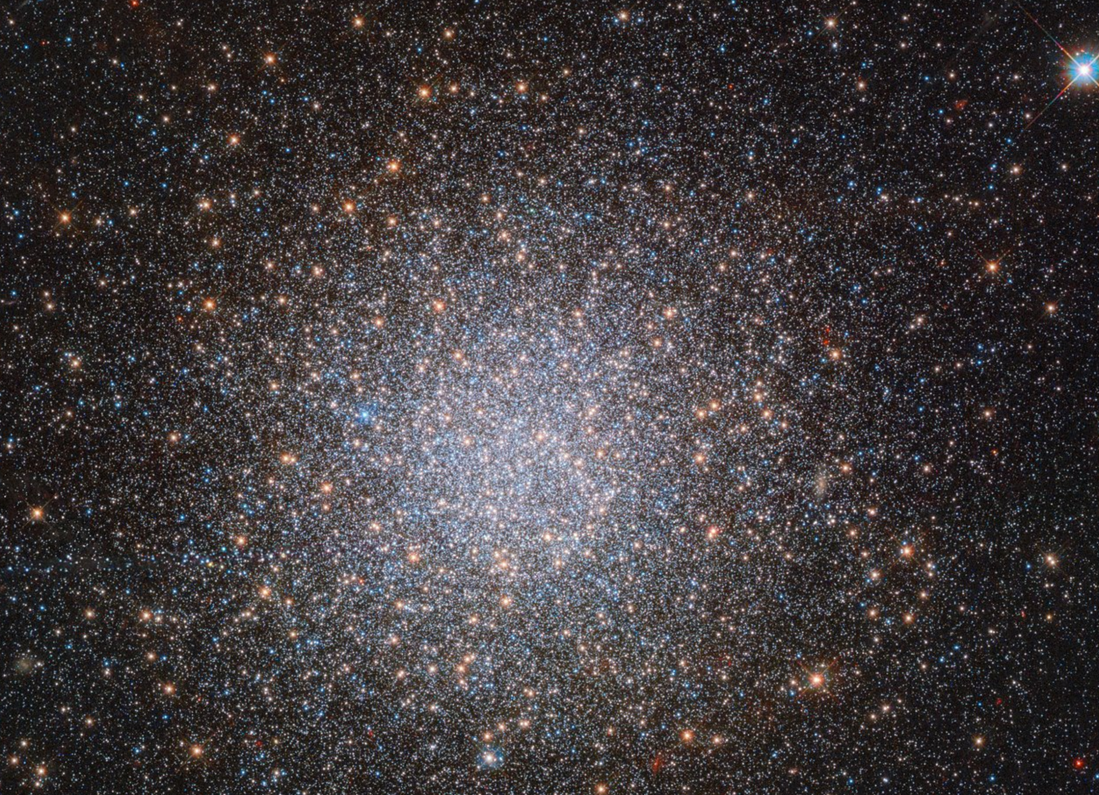 NGC 2419. Zasluge: ESA/Hubble & NASA, S. Larsen et al.