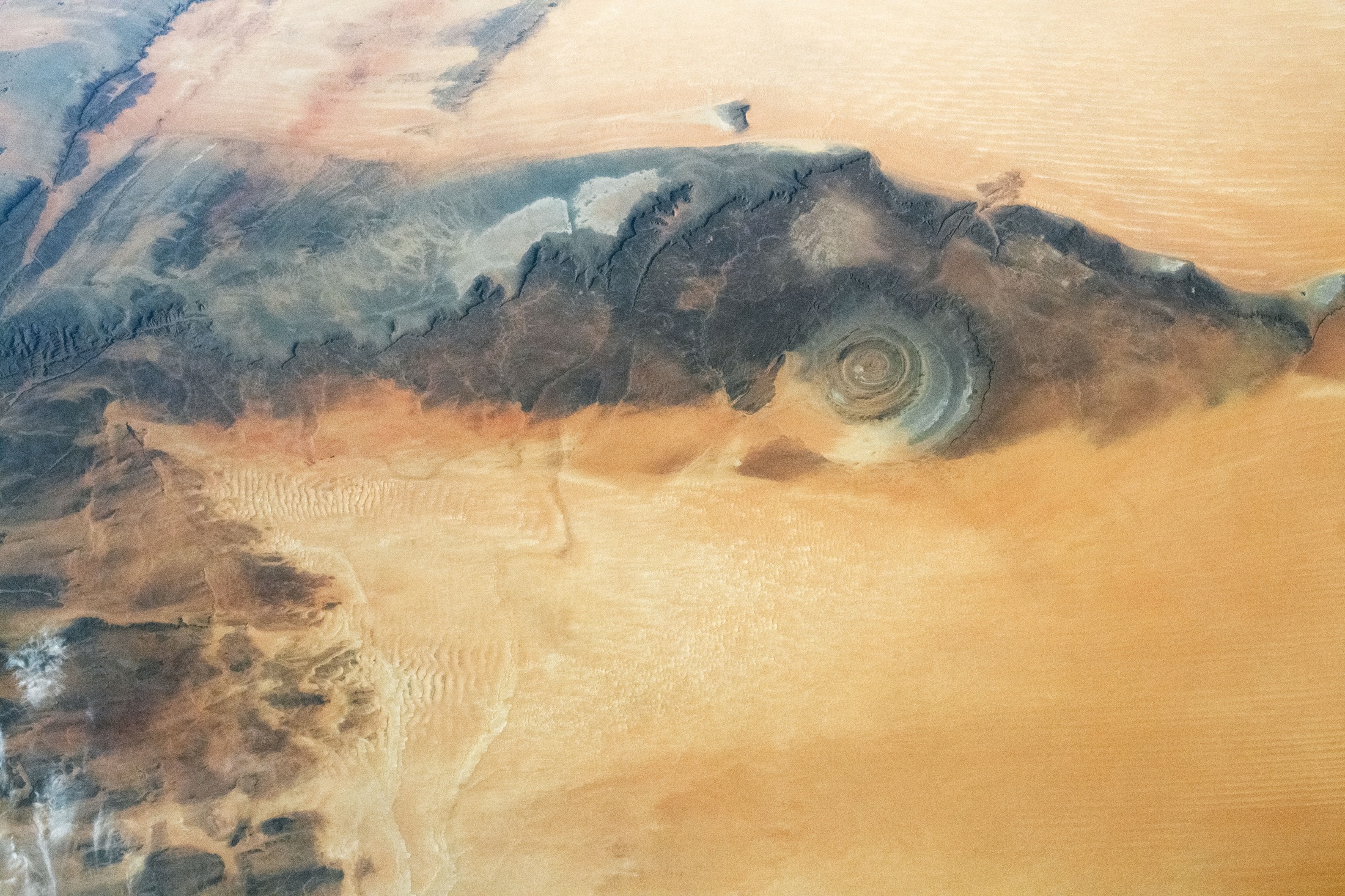 Formacija u obliku kruga smještena je u području današnje Mauritanije, blizu Sahare, i proteže se na impresivan promjer od oko 40 kilometara. Zasluge: NASA.
