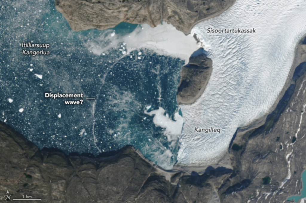 Ova nevjerojatna satelitska fotografija prikazuje misteriozni luk u magičnom, ledom prekrivenom fjordu unutar Arktičkog kruga. Zasluge: NASA Earth Observatory.