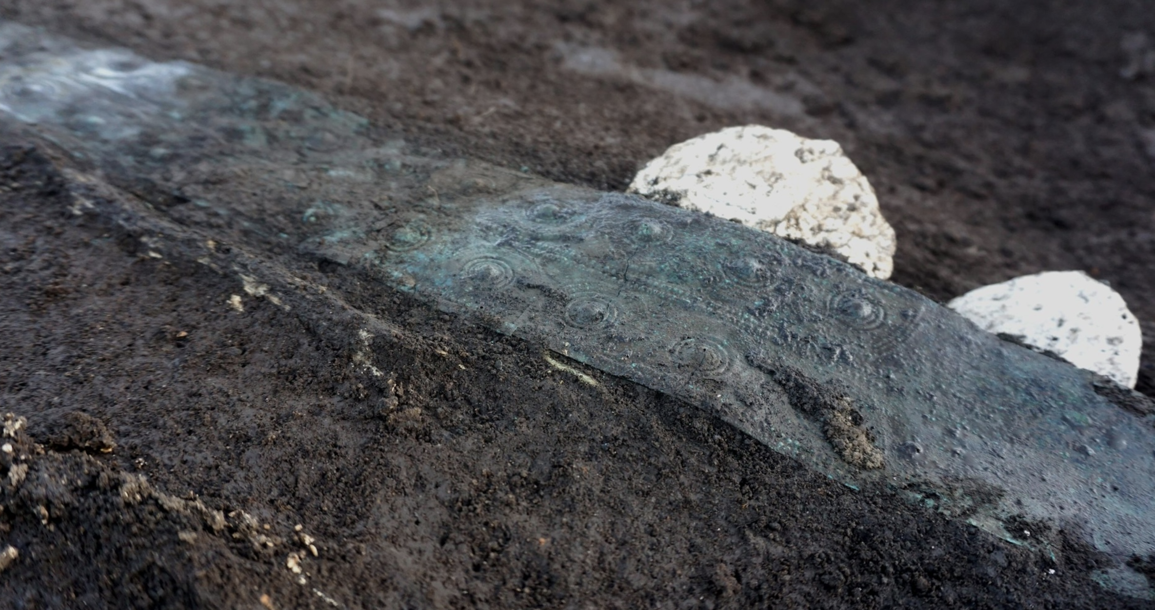 Ovi ukrašeni brončani pojasi pronađeni su među artefaktima koji su kao grobni prilozi stavljeni u neke od grobnica. (Izvor slike: Ministarstvo kulture Italije/Terna).