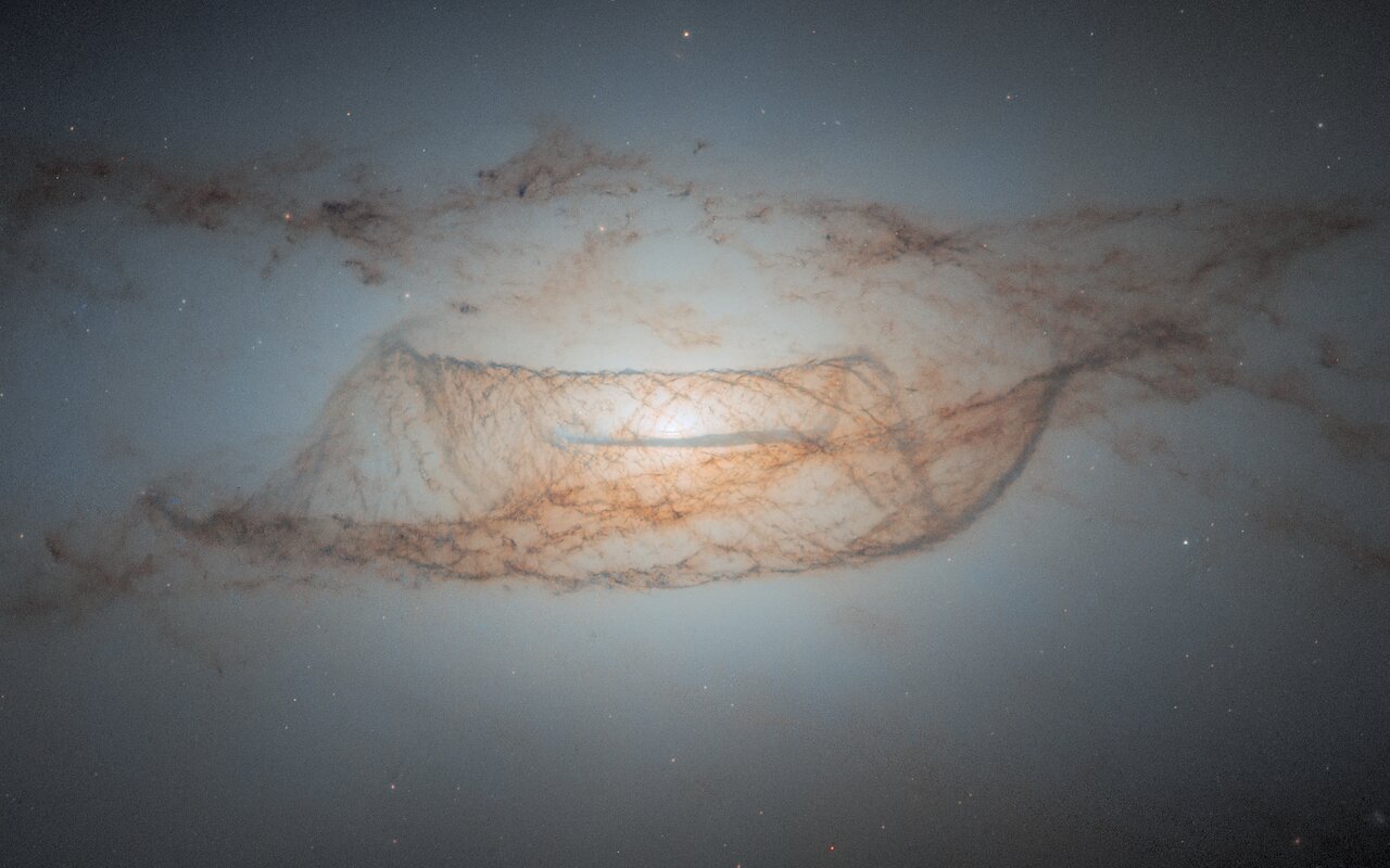 Pogledajte nevjerojatnu fotografiju galaksije NGC 4753. Zasluge: ESA/Hubble & NASA, L. Kelsey.