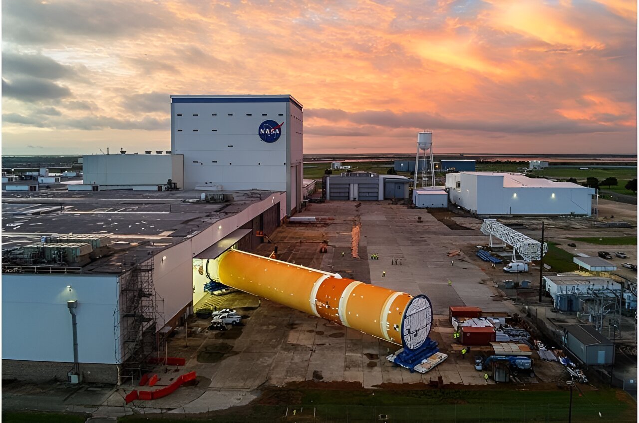 Glavni dio rakete misije Artemis II na putu prema Svemirskom centru Kennedy