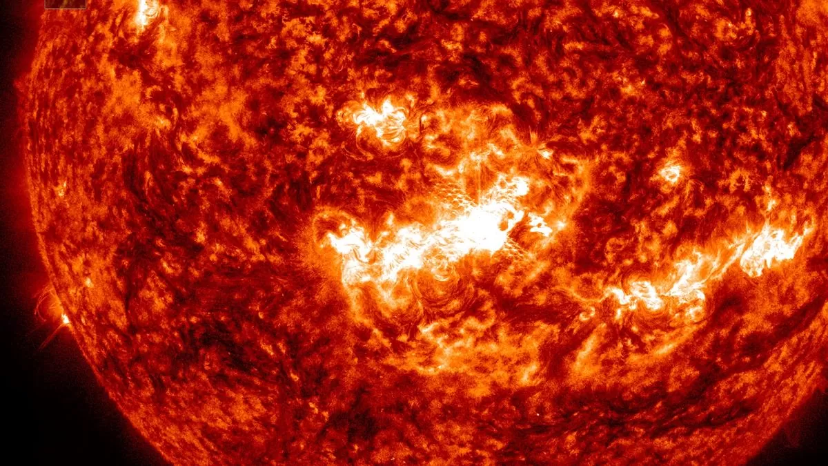 Na Sunčevoj površini 29. srpnja 2024. izbila je solarna baklja klase X1.5, koju je zabilježio NASA-in opservatorij Solar Dynamics Observatory. (Izvor slike Helioviewer.org)