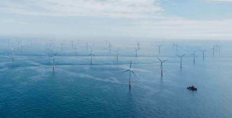 Prva električna stanica za punjenje brodova na moru koristi energiju vjetra. Zasluge: Parkwind.