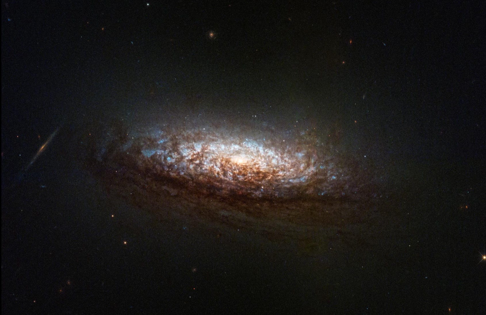 NGC 1546. Zasluge: Hubble/NASA.