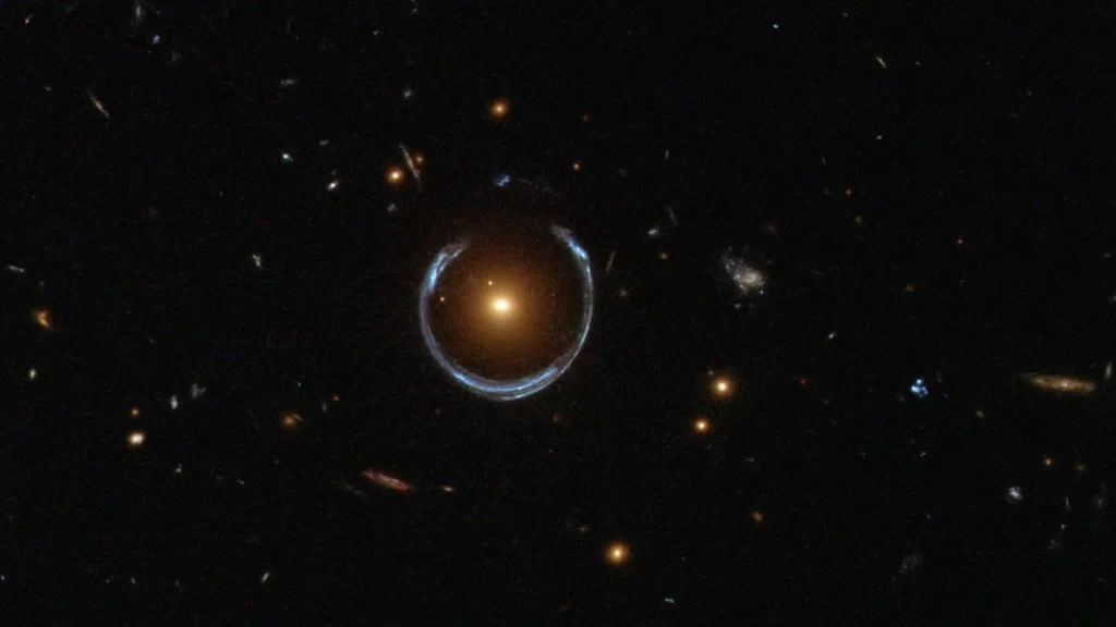 Fotografija snimljena Svemirskim teleskopom Hubble prikazuje LRG 3-757, galaksiju poznatu kao "Cosmic Horseshoe". (Izvor fotografije: NASA, ESA).