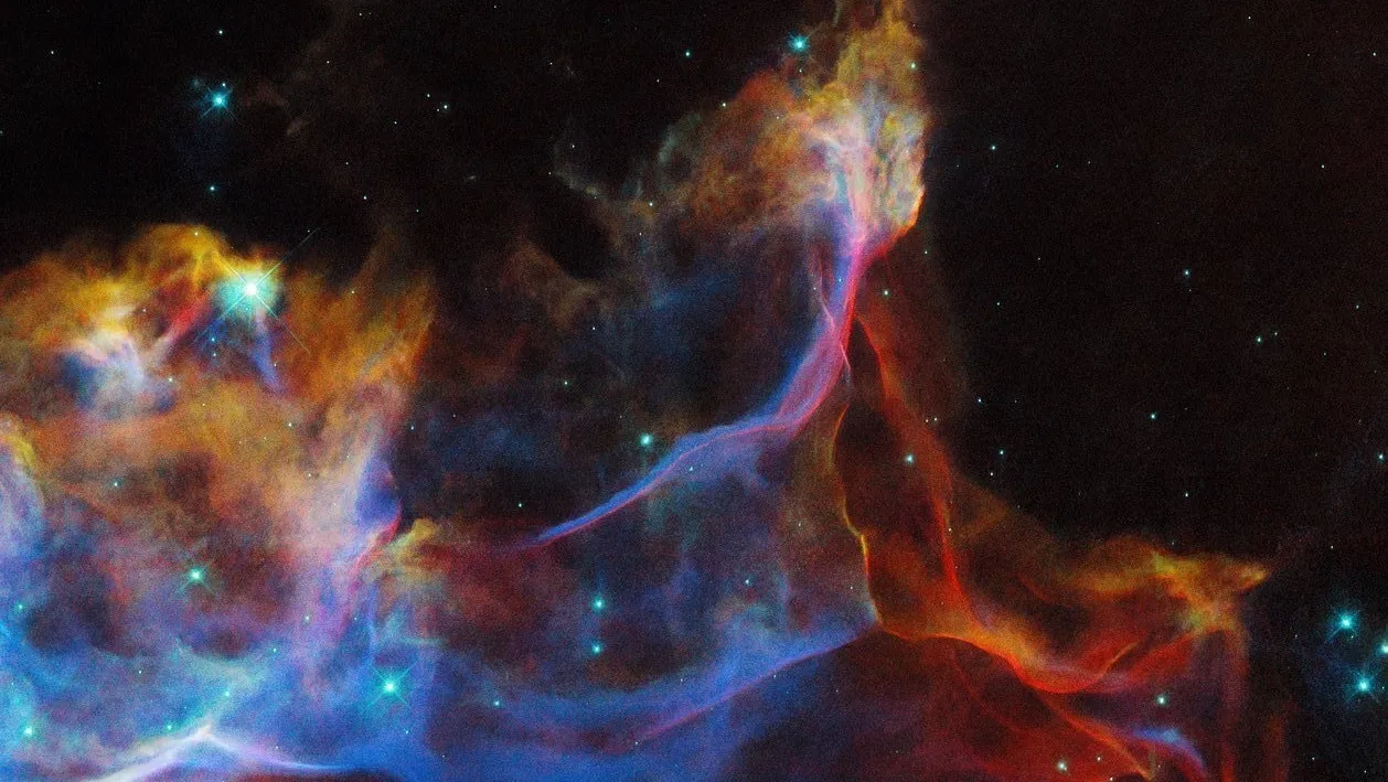 Spektakularna snimka Svemirskog teleskopa Hubble prikazuje maglicu Vještičja metla, ostatak supernove koji svijetli u zadivljujućim nijansama plave, crvene i žute. Ove boje odražavaju svjetlost koju emitiraju različiti atomi u vrućem plinu, otkrivajući dinamičnu strukturu maglice. Zasluge: ESA/Hubble & NASA, R. Sankrit.