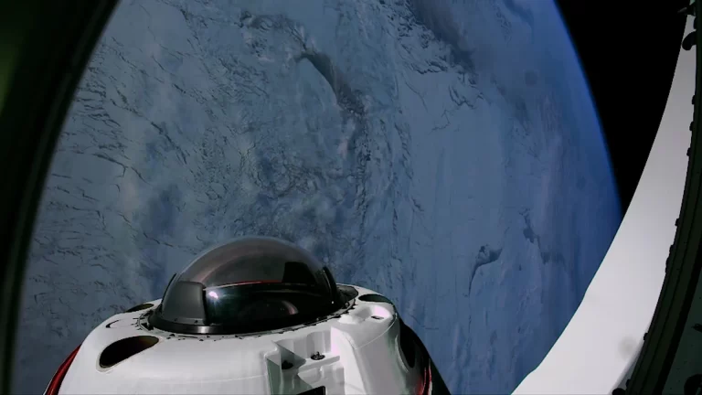 Misija Fram2 snimila je ovaj prizor polarnih ledenih prostranstava iz orbite. Zasluge: SpaceX.