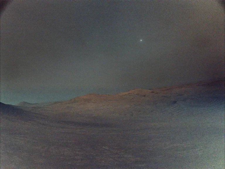 Fotogrfija Deimosa na nebu Marsa. Zasluge: NASA/JPL-Caltech.