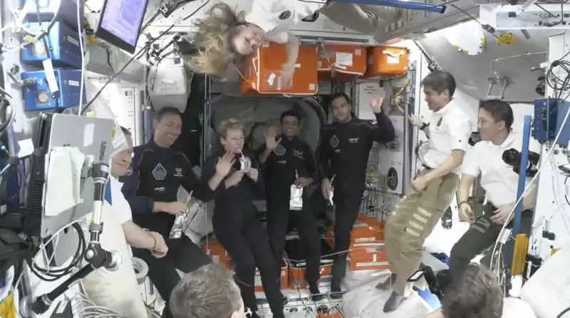 Na fotografiji koju je objavila NASA, snimljenoj 26. lipnja 2025. na Međunarodnoj svemirskoj postaji, s lijeva na desno vide se: Slawosz Uznanski-Wisniewski iz Poljske, Peggy Whitson iz Axiom Spacea, Shubhanshu Shukla iz Indije i Tibor Kapu iz Mađarske. Foto: NASA