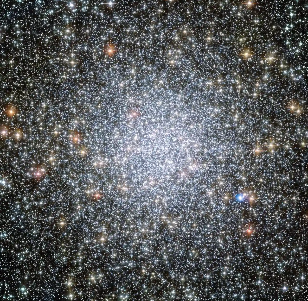 47 Tucanae drugi je najsvjetliji kuglasti skup u Mliječnoj stazi, a sadrži milijune zvijezda. Njegova jezgra izrazito je mala i vrlo sjajna, što čini razlikovanje pojedinačnih zvijezda u tom području zahtjevnim testom za Opservatorij Vera Rubin.Izvor: NASA, ESA i Hubbleova nasljeđena suradnja (STScI/AURA) – ESA/Hubble; zahvaljuju se J. Macku (STScI) i G. Piottu (Sveučilište u Padovi, Italija).