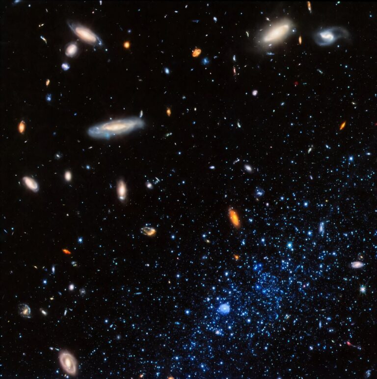 Na slici teleskopa James Webb vidljiv je niz galaksija različitih oblika i udaljenosti. Astronomi tragaju za drevnim, netaknutim galaksijama koje bi potvrdile postojeće razumijevanje svemira i teoriju Velikog praska. Izvor: NASA, ESA, CSA, Kristen McQuinn (STScI)
