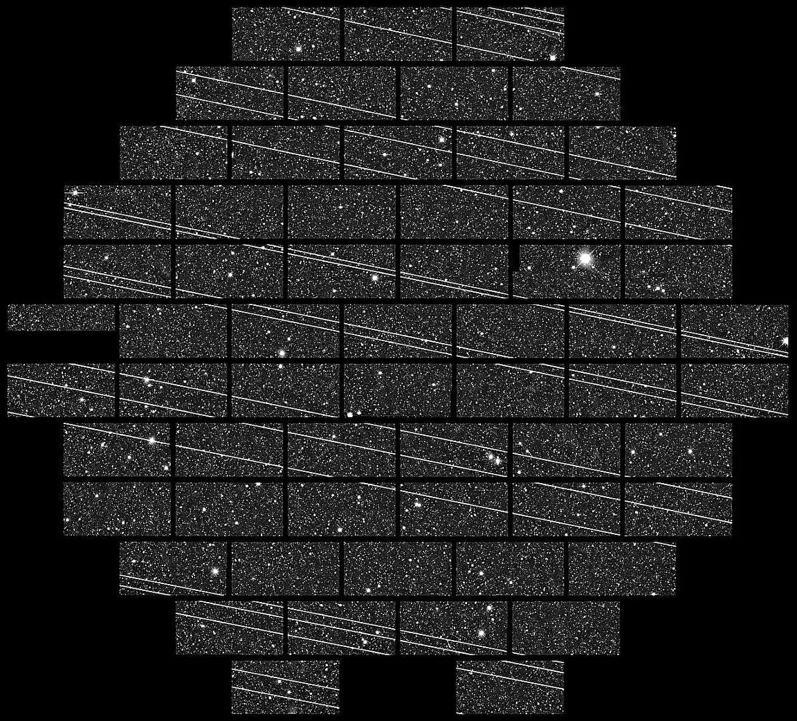 333-sekundna ekspozicija sadrži 19 ili više tragova uzrokovanih satelitima Starlink.Izvor: CTIO/NOIRLab/NSF/AURA/DECam, projekt DELVE Survey.