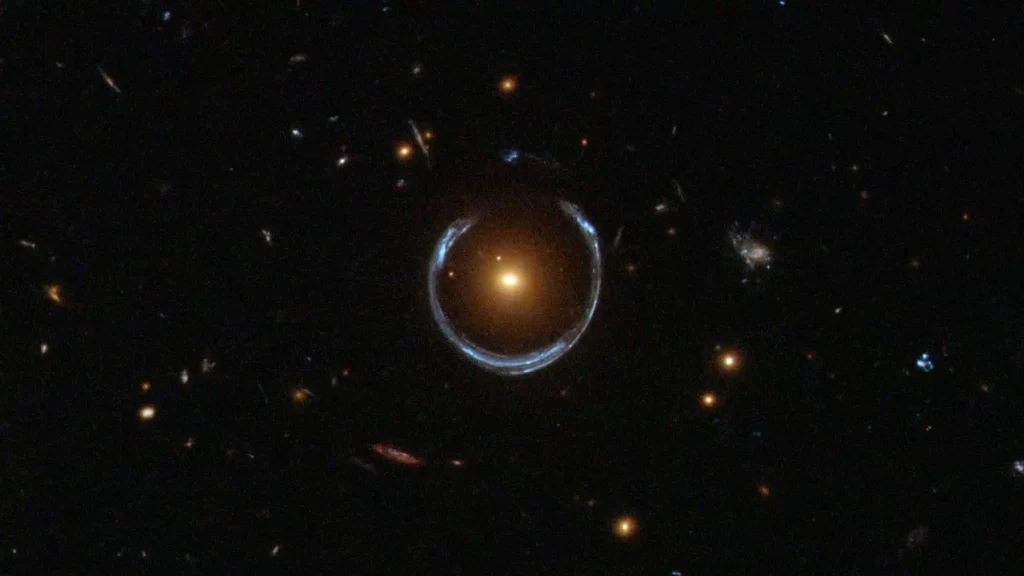 Cosmic Horseshoe je čudovište unutar čudovišta. Izvor fotografije: NASA/ESA/STScI.