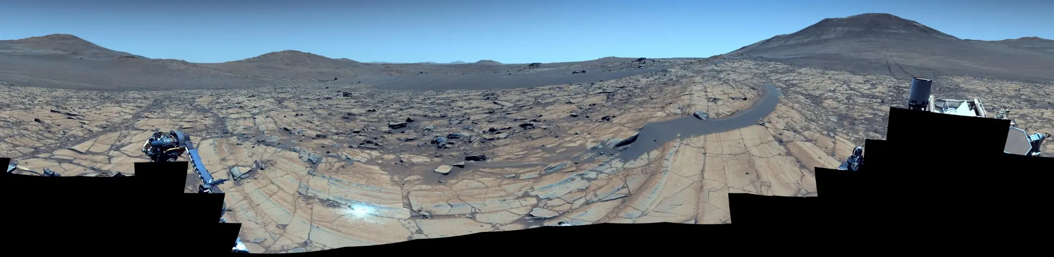 Snimljeno na lokaciji nazvanoj Falbreen, 26. svibnja 2025., ukupno 96 fotografija spojeno je u ovu panoramu od 360 stupnjeva. Izvor: NASA / JPL-Caltech / ASU / MSSS.