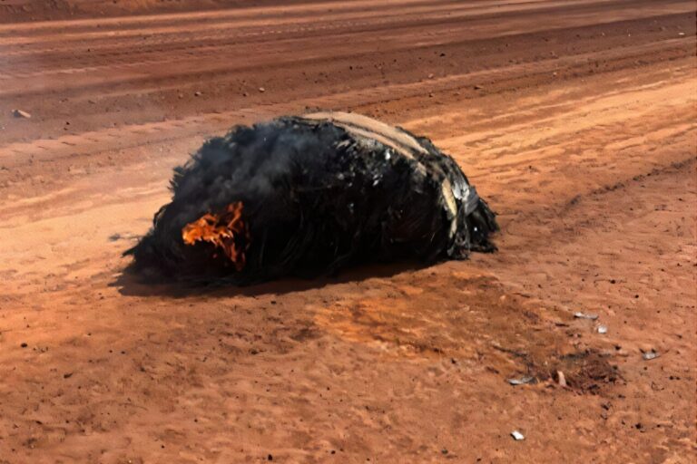Komad svemirskog otpada pronađen 18. listopada u zabačenoj regiji Pilbara u Zapadnoj Australiji. Izvor: policija Zapadne Australije.