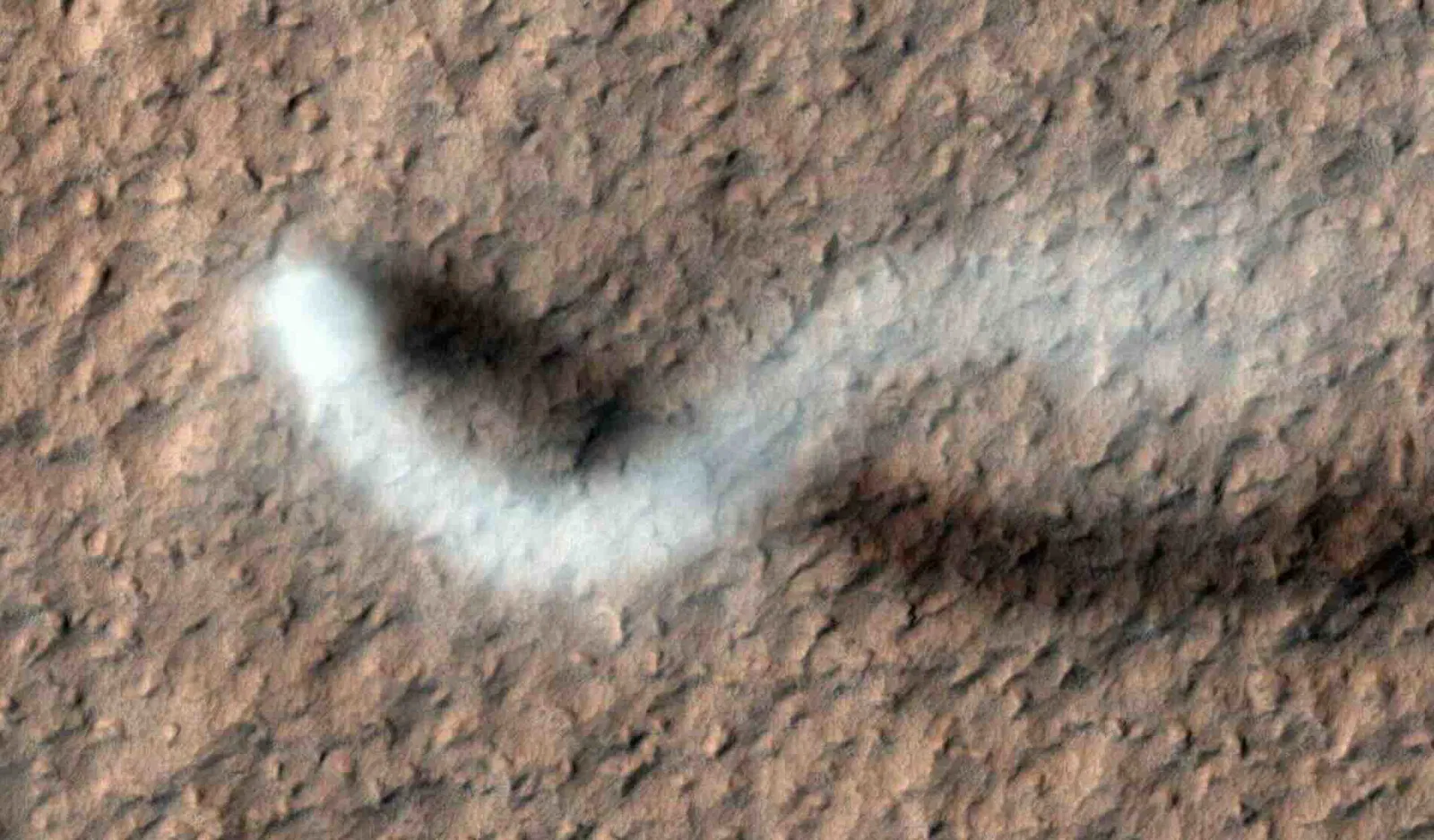 Vrtlog prašine na Marsu. Zasluge: NASA/ESA.