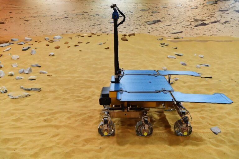 Rover nazvan po britanskoj znanstvenici Rosalind Franklin trebao bi sletjeti na površinu Marsa 2030. godine.