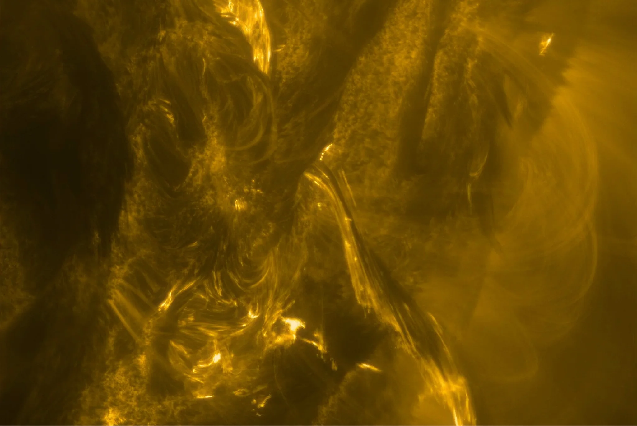 Snimka zabilježena jednu sekundu prije nego što je sa Sunca oslobođena snažna sunčeva baklja, prikazana u dosad neviđenim detaljima zahvaljujući letjelici Solar Orbiter. Izvor: ESA i NASA/Solar Orbiter/EUI Team