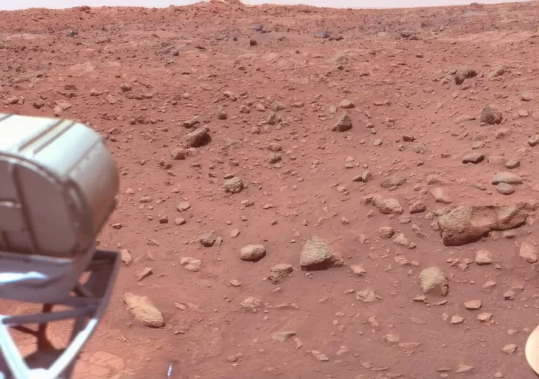 Digitalno poboljšana snimka koju je zabilježio Lander 1 na površini Marsa. Zasluge: NASA / Kozmos.hr