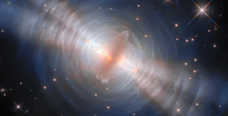 Ova zadivljujuća snimka svemirskog teleskopa NASA/ESA Hubble otkriva dramatičnu igru svjetla i sjene u Maglici Jaje, oblikovanu svježe izbačenom zvjezdanom prašinom. Zasluge: NASA.