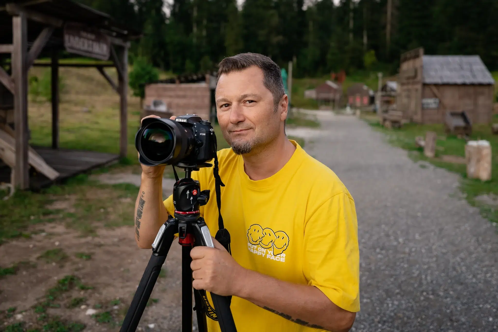 Branko Nađ sa svojom kamerom, uvijek spreman za potragu za sljedećim kadrom pod zvijezdama.