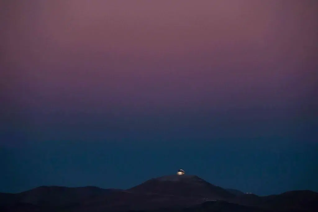Extremely Large Telescope (ELT), koji gradi Europski južni opservatorij (ESO), vidi se na horizontu u pustinji Atacami u Čileu, u utorak 14. travnja 2026. godine. Zasluge: AP Photo/Esteban Felix