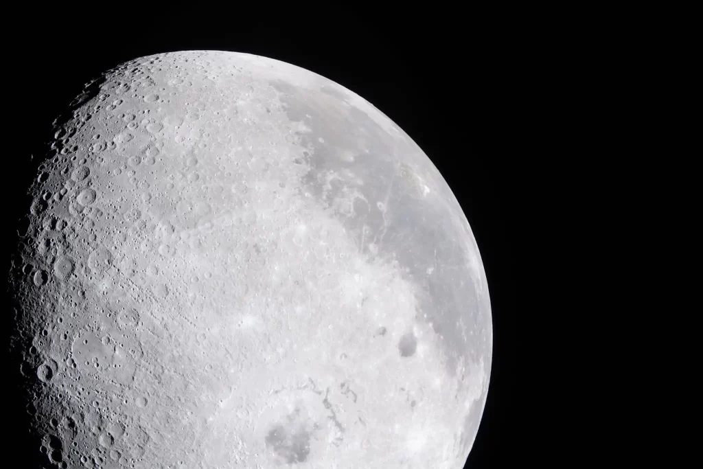 Na ovoj slici koju je objavila NASA, posada misije Artemis II fotografirala je svijetli dio Mjeseca 6. travnja 2026. Zasluge: NASA