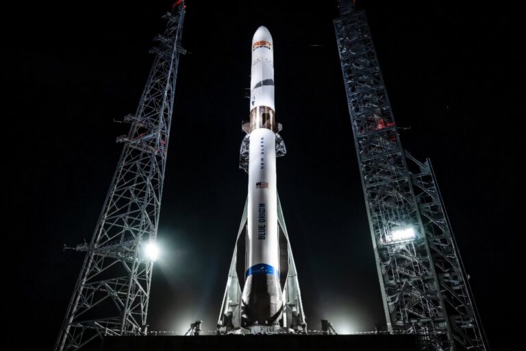 Raketa New Glenn tvrtke Blue Origin na lansirnom kompleksu 36 u Svemirskom centru Kennedy na Floridi, 12. travnja 2026.
