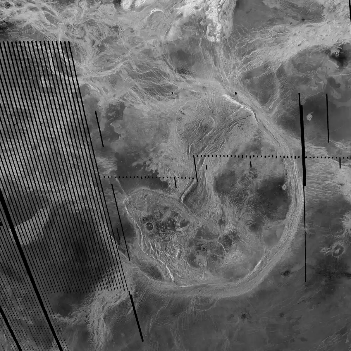 Spektakularna Magellanova radarska snimka prikazuje područje oko Artemis Chasme na Veneri, gotovo kružnog sustava rovova i pukotina promjera oko 2100 kilometara. Zasluge: NASA