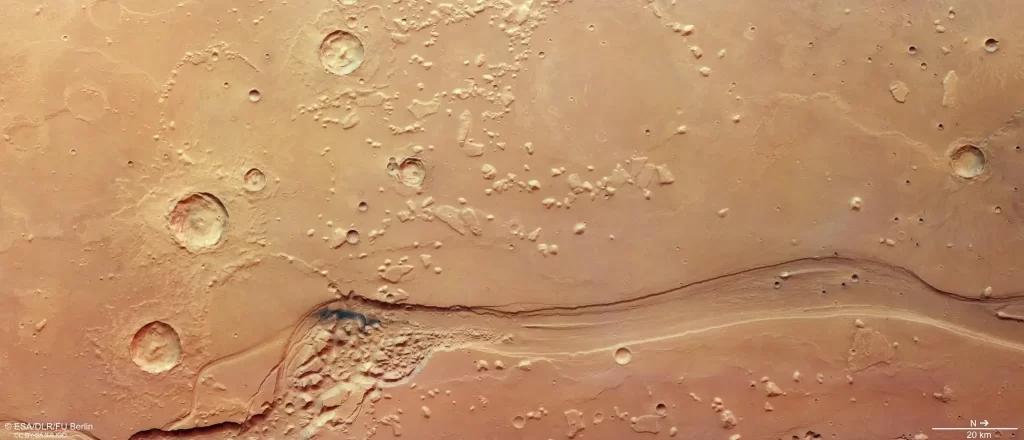 Snimka sjevernog dijela marsovske doline Shalbatana Vallis koju je zabilježila letjelica Mars Express.