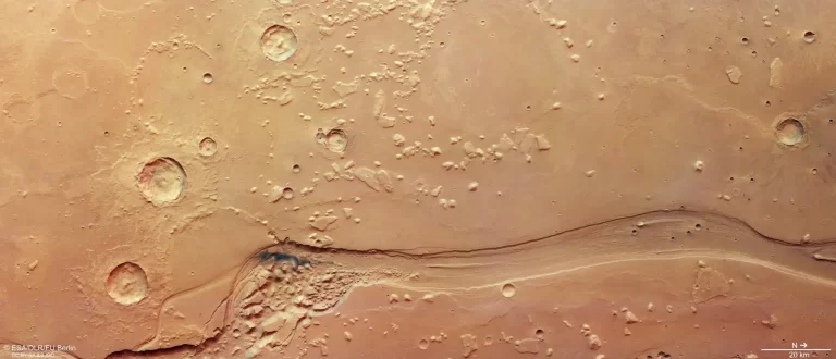Snimka sjevernog dijela marsovske doline Shalbatana Vallis koju je zabilježila letjelica Mars Express.