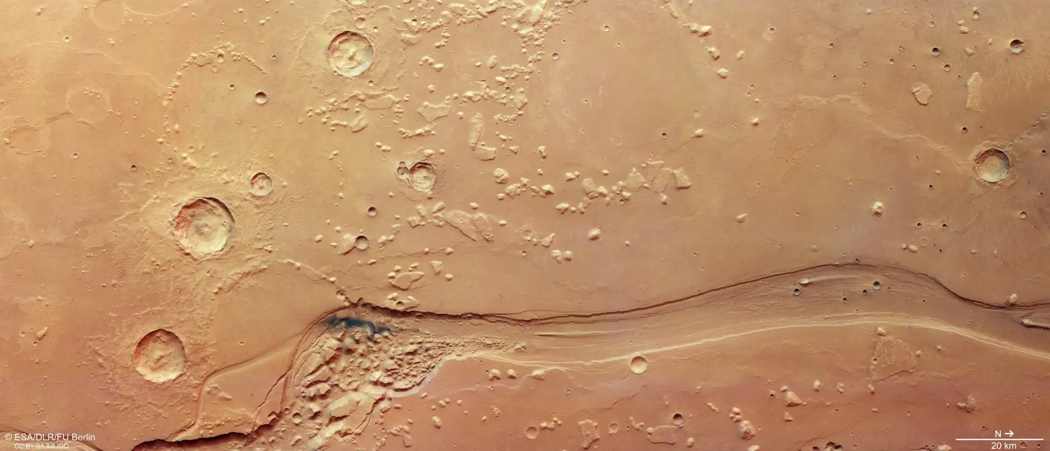 Snimka sjevernog dijela marsovske doline Shalbatana Vallis koju je zabilježila letjelica Mars Express.