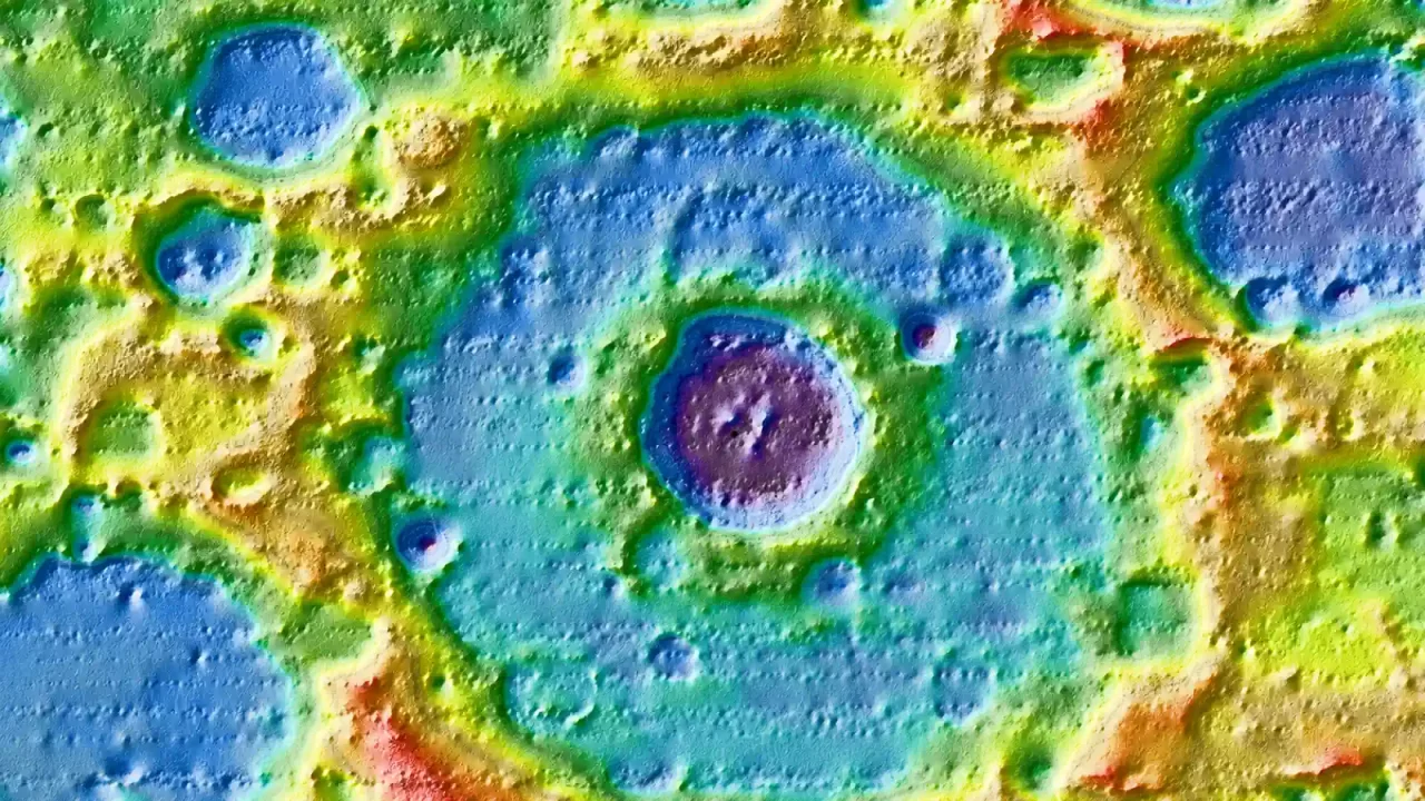 Topografski prikaz kratera Einstein na Mjesecu u plavim, zelenim, žutim i crvenim tonovima koji označavaju razlike u visini terena. NASA Goddard Space Flight Center/Flickr (CC BY 2.0)