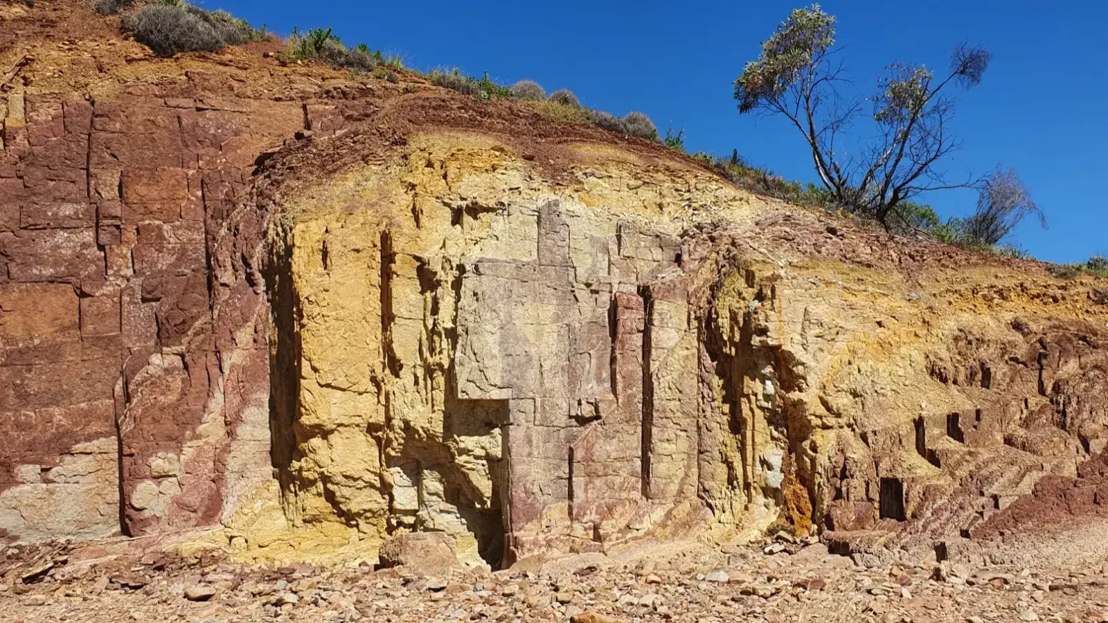 Oker, mineralni pigment koji su ljudi upotrebljavali u prapovijesti
