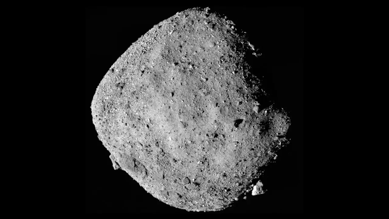 Asteroid Bennu prekriven stijenama na mozaiku snimaka sonde OSIRIS-REx