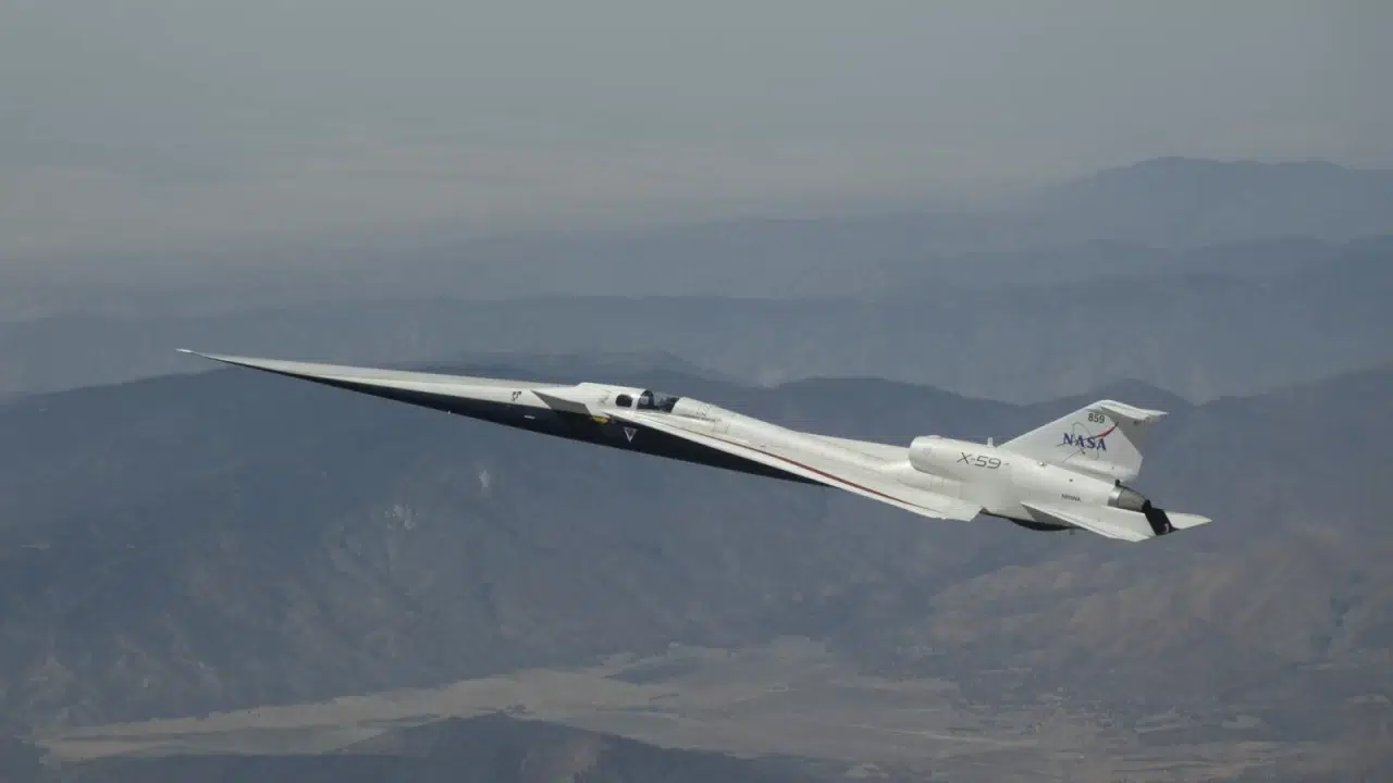 NASA-in avion X-59 s izduženim nosom leti iznad pustinje Mojave