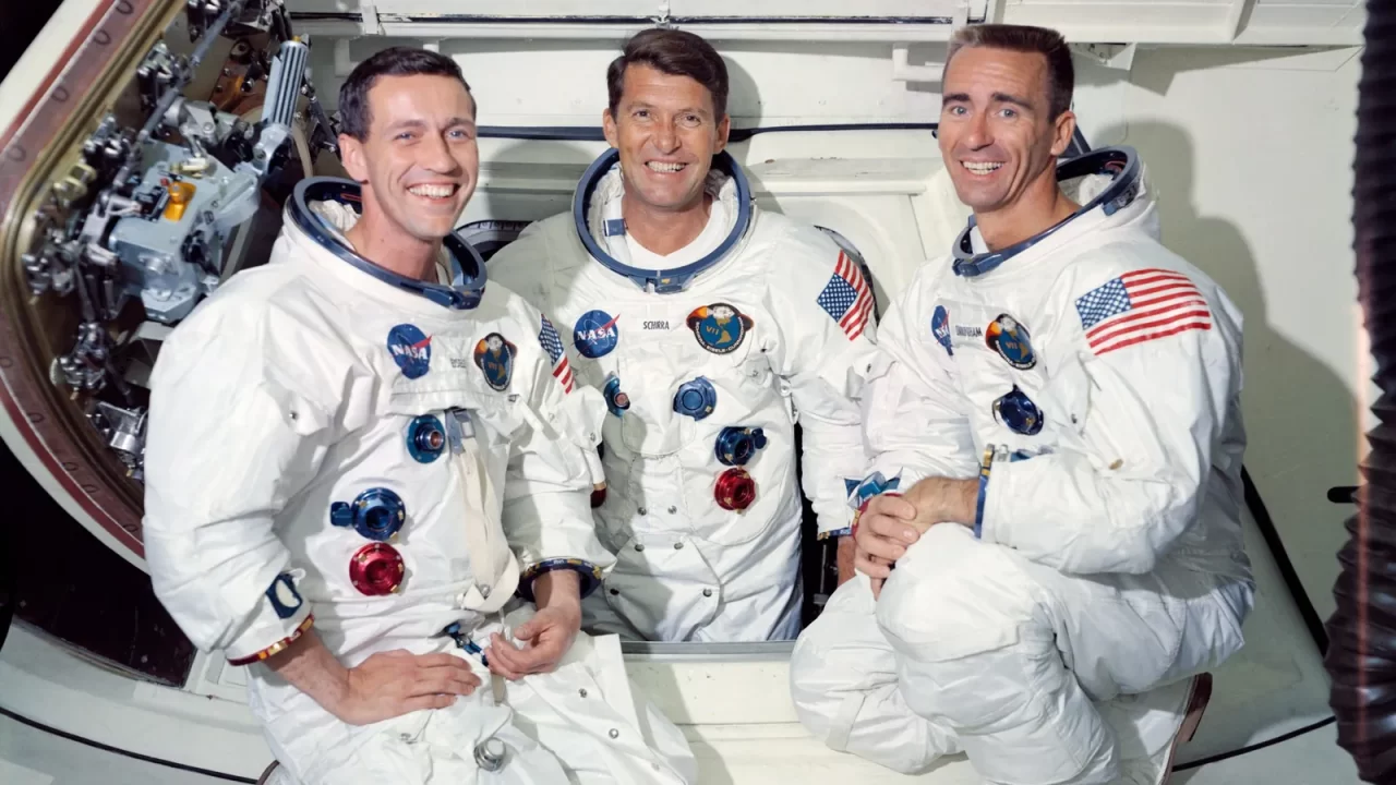 Donn Eisele, Wally Schirra i Walter Cunningham u svemirskim odijelima tijekom priprema za Apollo 7