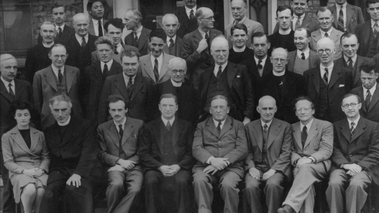 Erwin Schrödinger sjedi drugi zdesna u prvom redu među znanstvenicima okupljenima u Dublinu 1942.