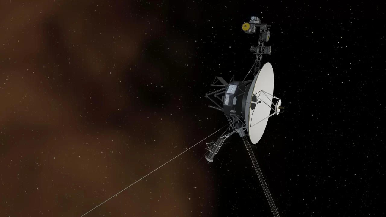 Ilustracija sonde Voyager s velikom antenom u dubokom svemiru.