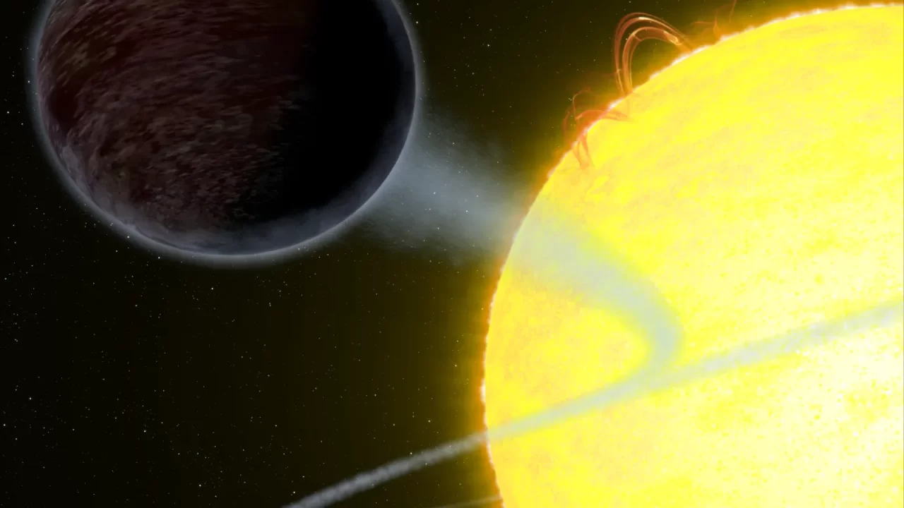 Umjetnička ilustracija tamnog plinovitog planeta WASP-12b uz sjajnu zvijezdu i plin koji se pruža prema njoj.