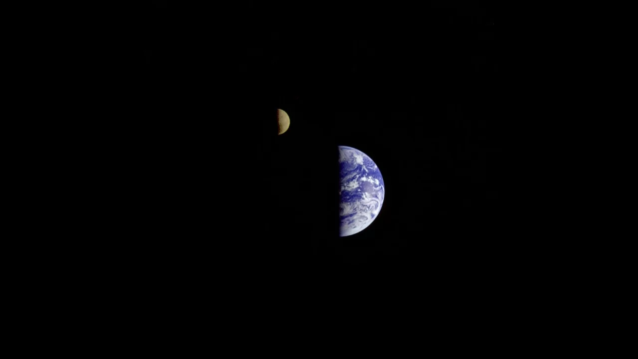 Zemlja i Mjesec na zajedničkoj snimci svemirske letjelice Galileo.